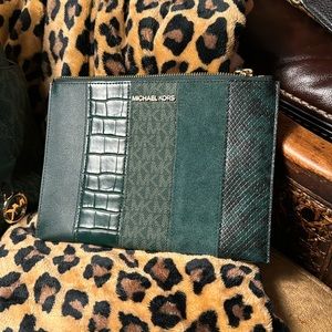 Michael Kors, large wristlet